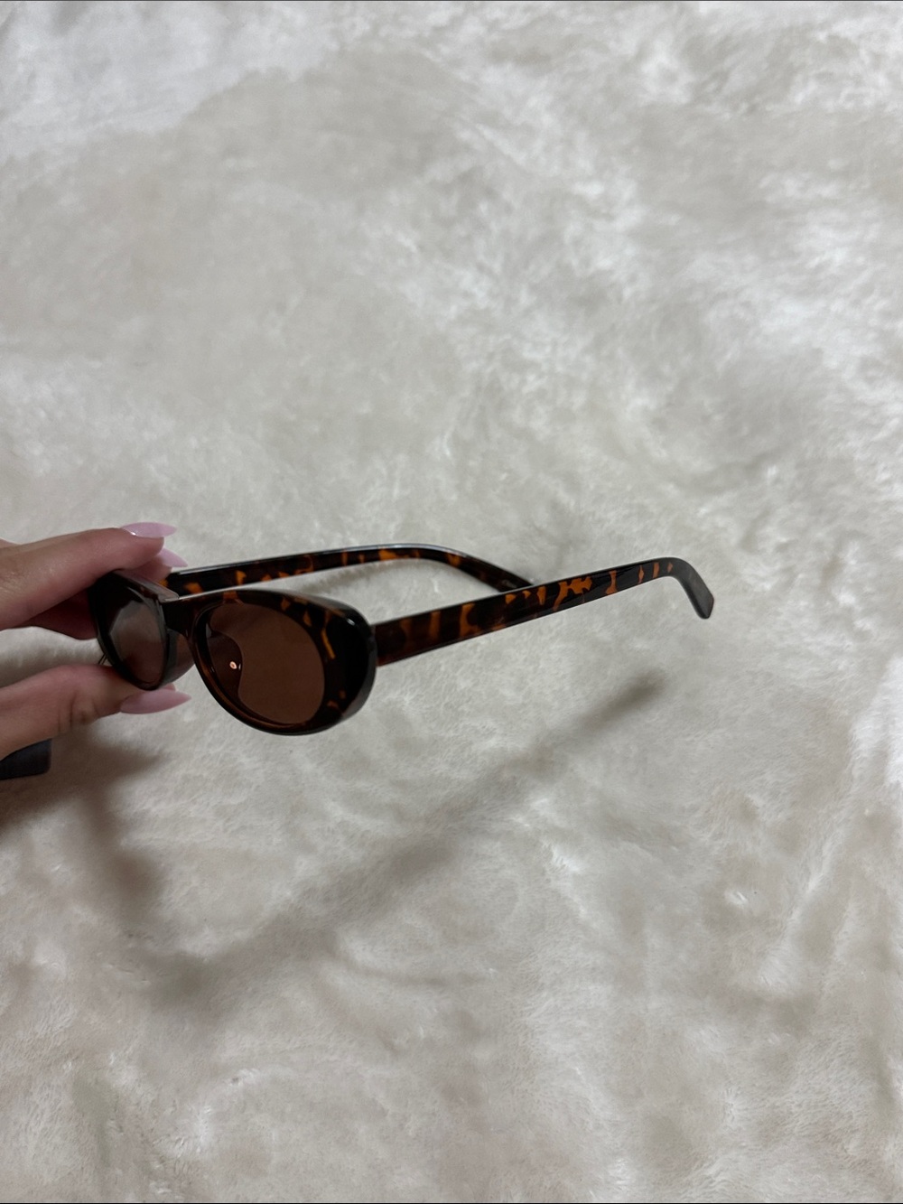 NWT Tortoiseshell Oval Women's Sunglasses - Brown Lenses - Picture 3 of 6